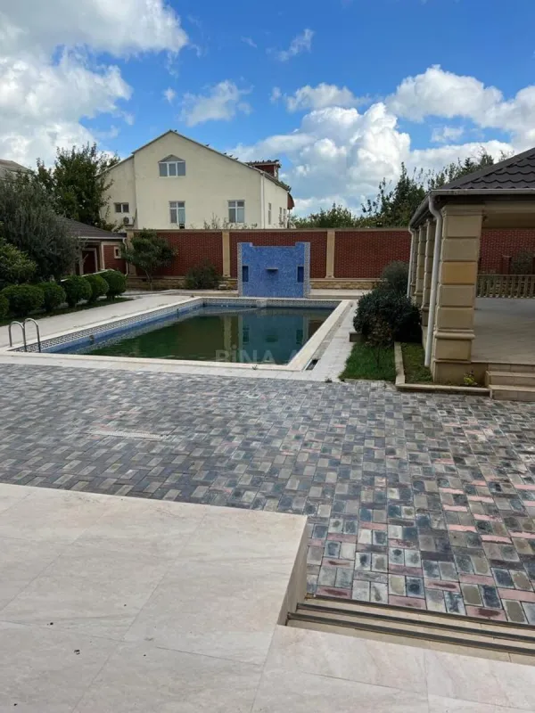 Satılır 9 otaqlı həyət evi 800 m²