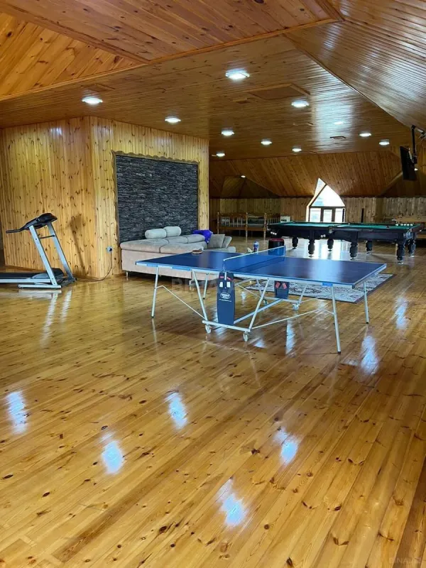 Satılır 9 otaqlı həyət evi 800 m²