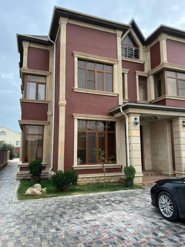 Satılır 9 otaqlı həyət evi 800 m²