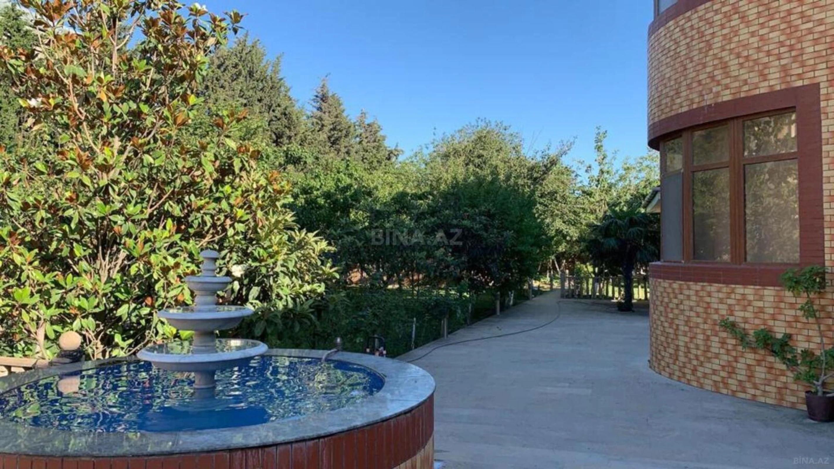 Satılır 8 otaqlı həyət evi 700 m²