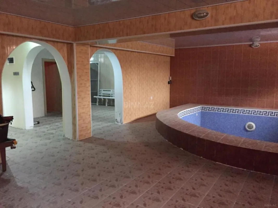 Satılır 8 otaqlı həyət evi 700 m²