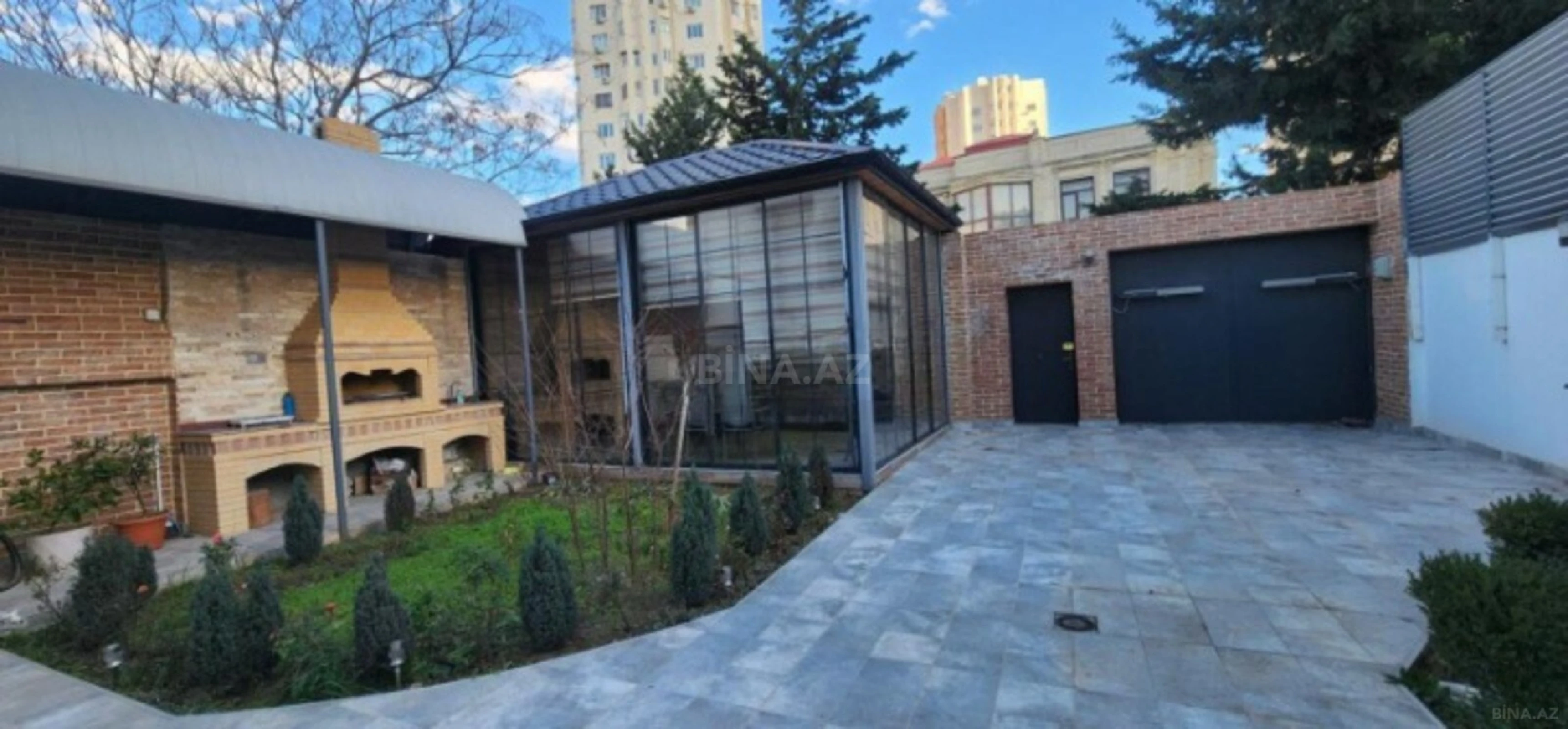 Satılır 5 otaqlı həyət evi 308 m²