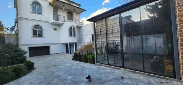 Satılır 5 otaqlı həyət evi 308 m²
