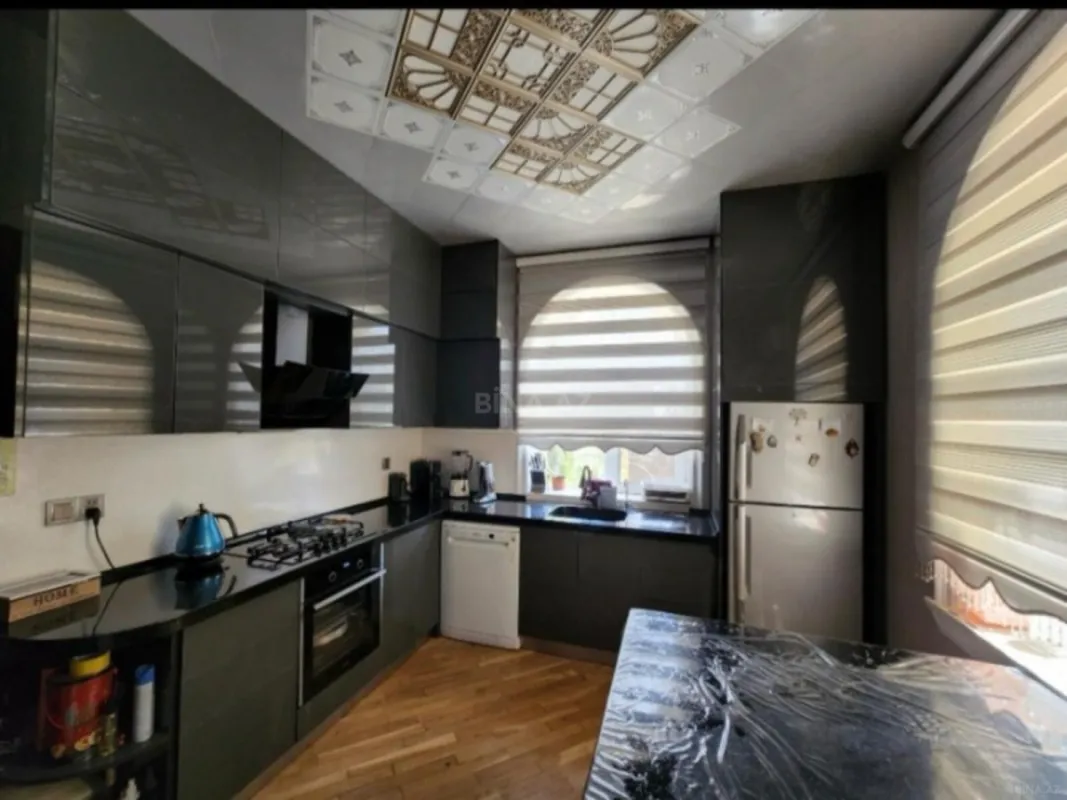 Satılır 5 otaqlı həyət evi 308 m²