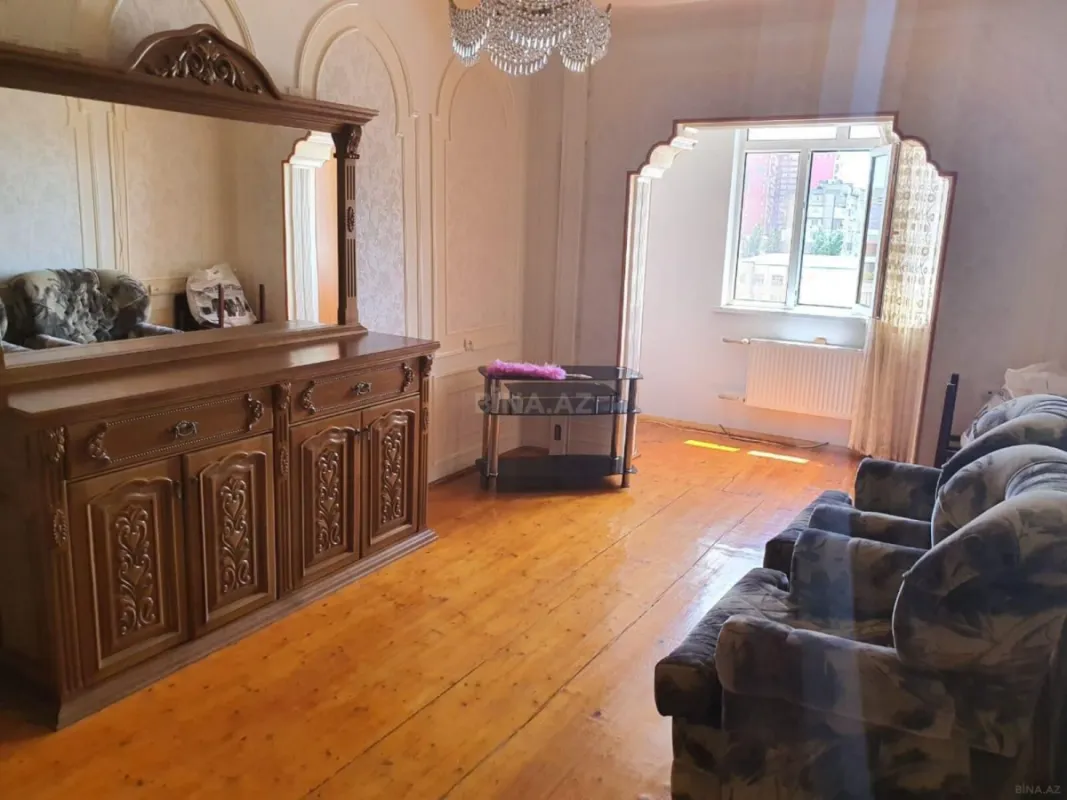 Satılır 4 otaqlı mənzil 110 m²
