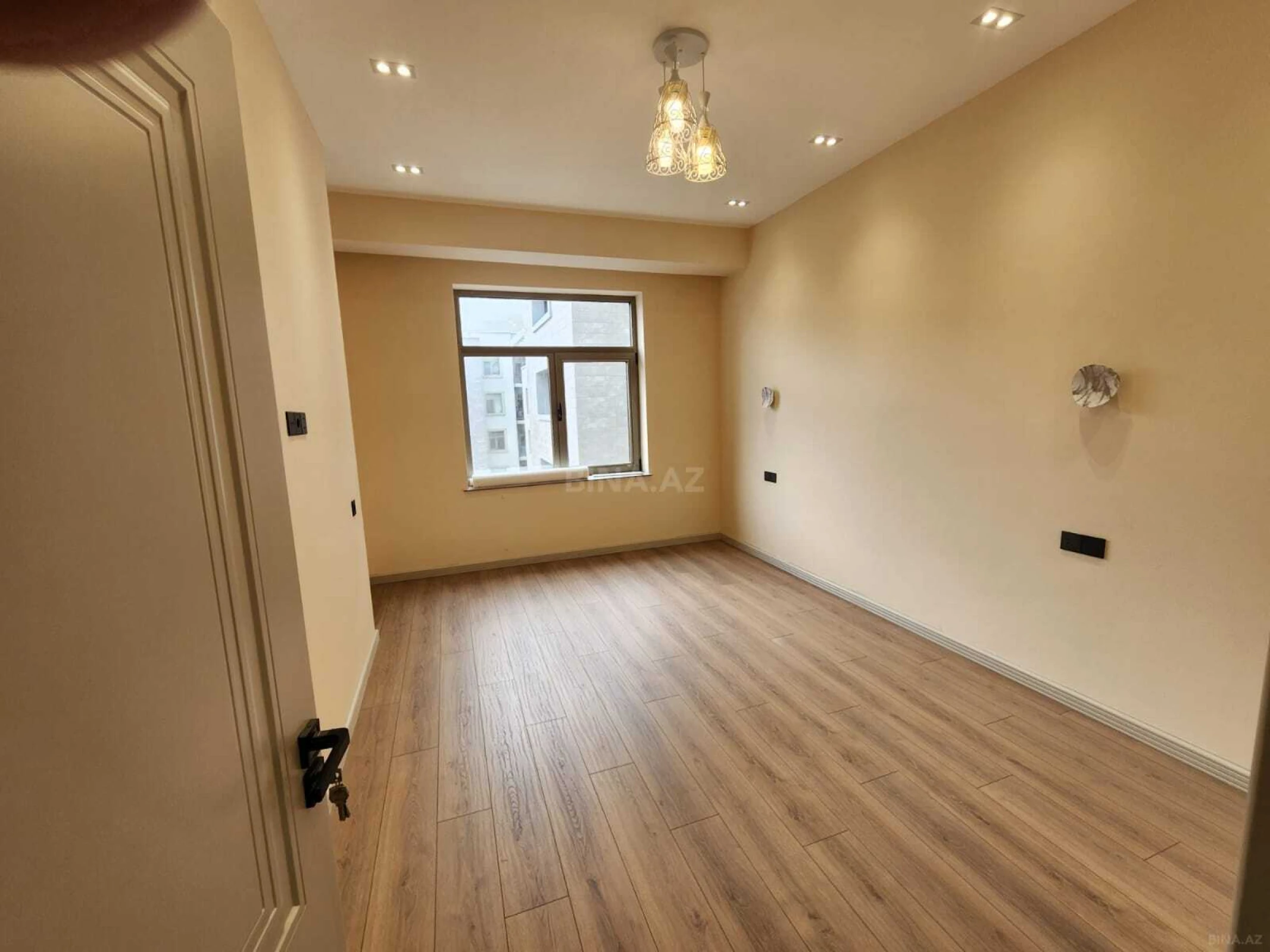 Kirayə verilir 6 otaqlı ofis 260 m²