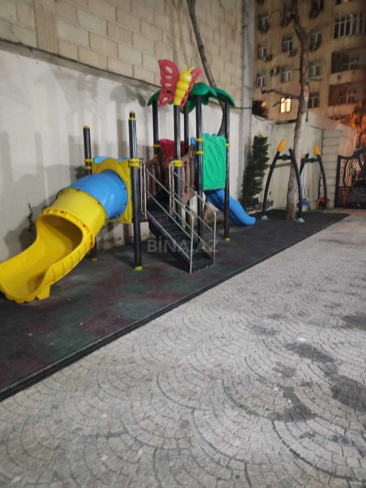 Satılır 2 otaqlı mənzil 91 m²