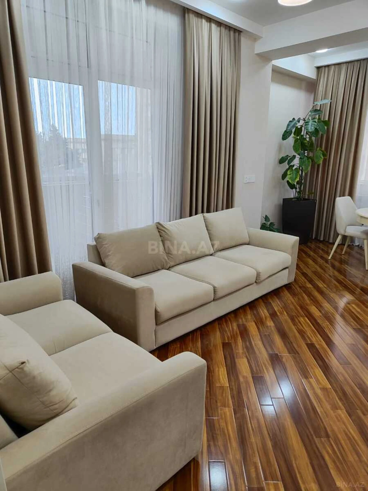 Satılır 2 otaqlı mənzil 91 m²