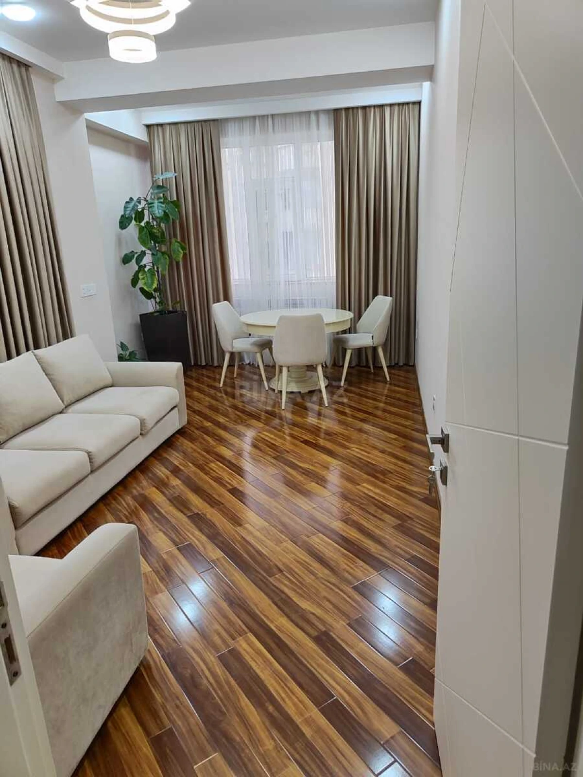 Satılır 2 otaqlı mənzil 91 m²