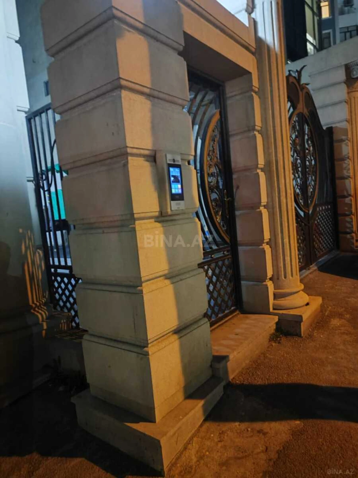 Satılır 2 otaqlı mənzil 91 m²