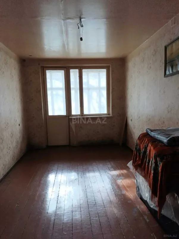 Satılır 5 otaqlı mənzil 130 m²