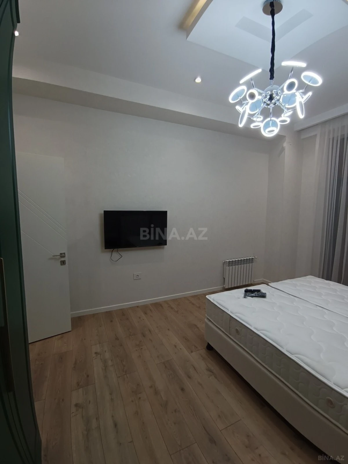 Satılır 2 otaqlı mənzil 83 m²