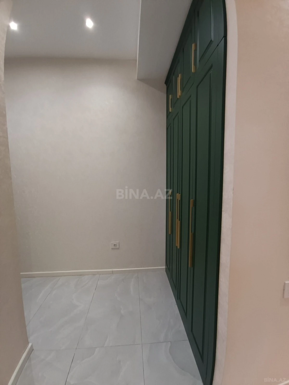 Satılır 2 otaqlı mənzil 83 m²