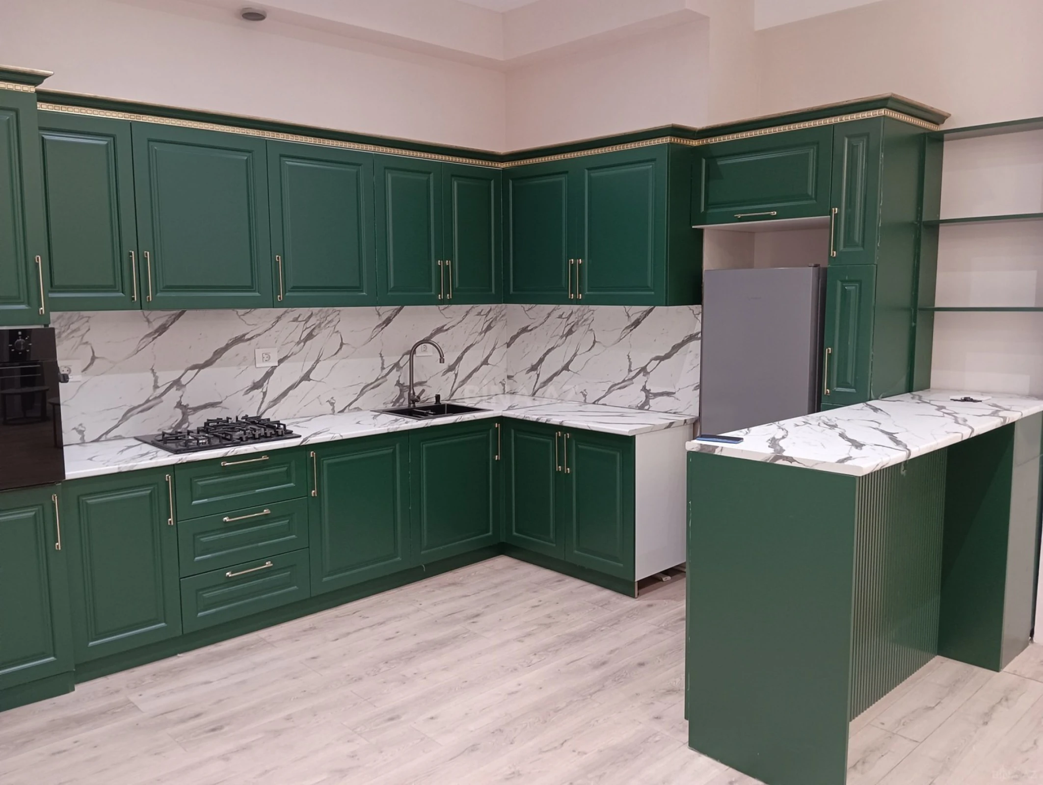 Satılır 2 otaqlı mənzil 83 m²