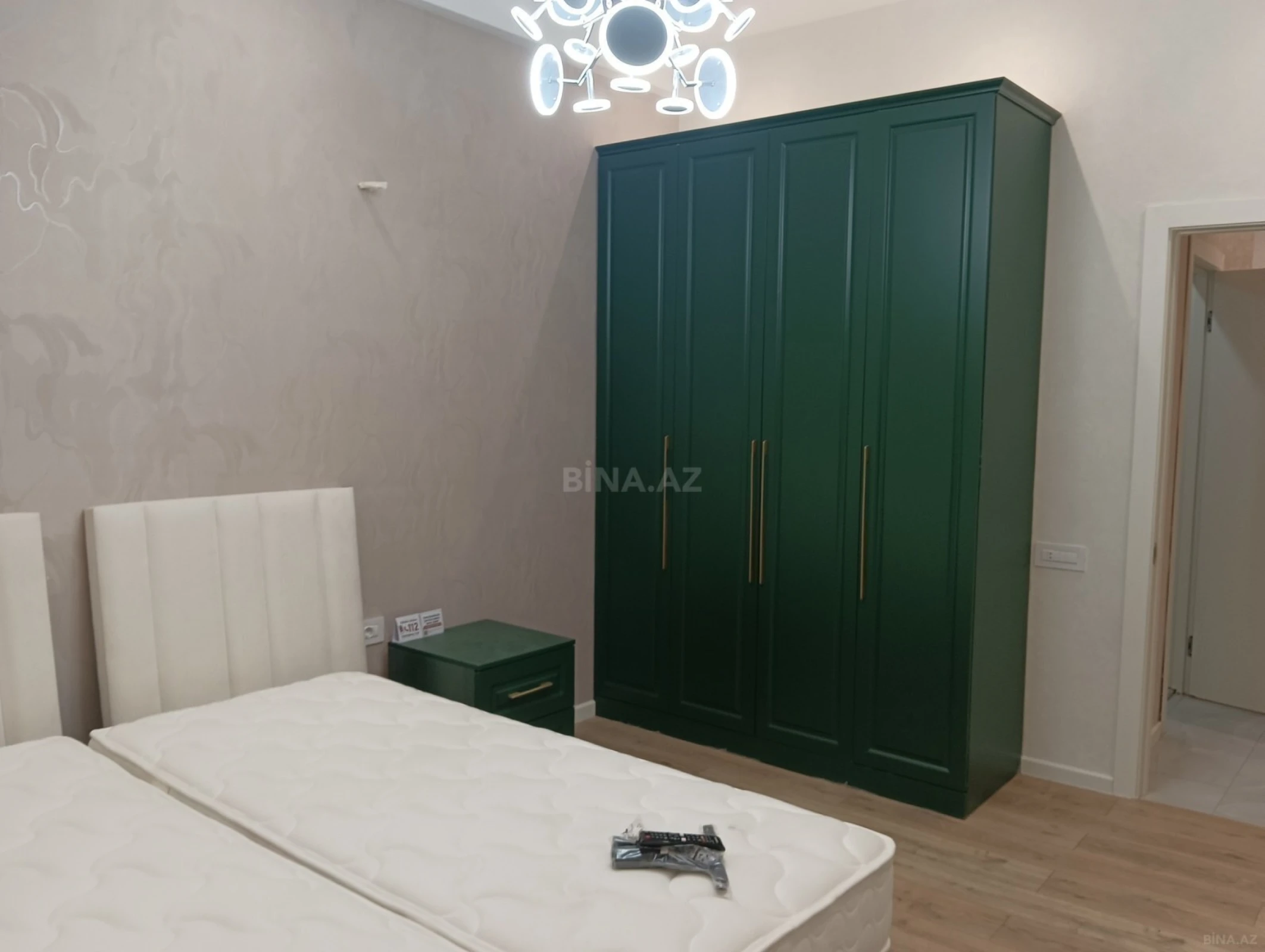 Satılır 2 otaqlı mənzil 83 m²