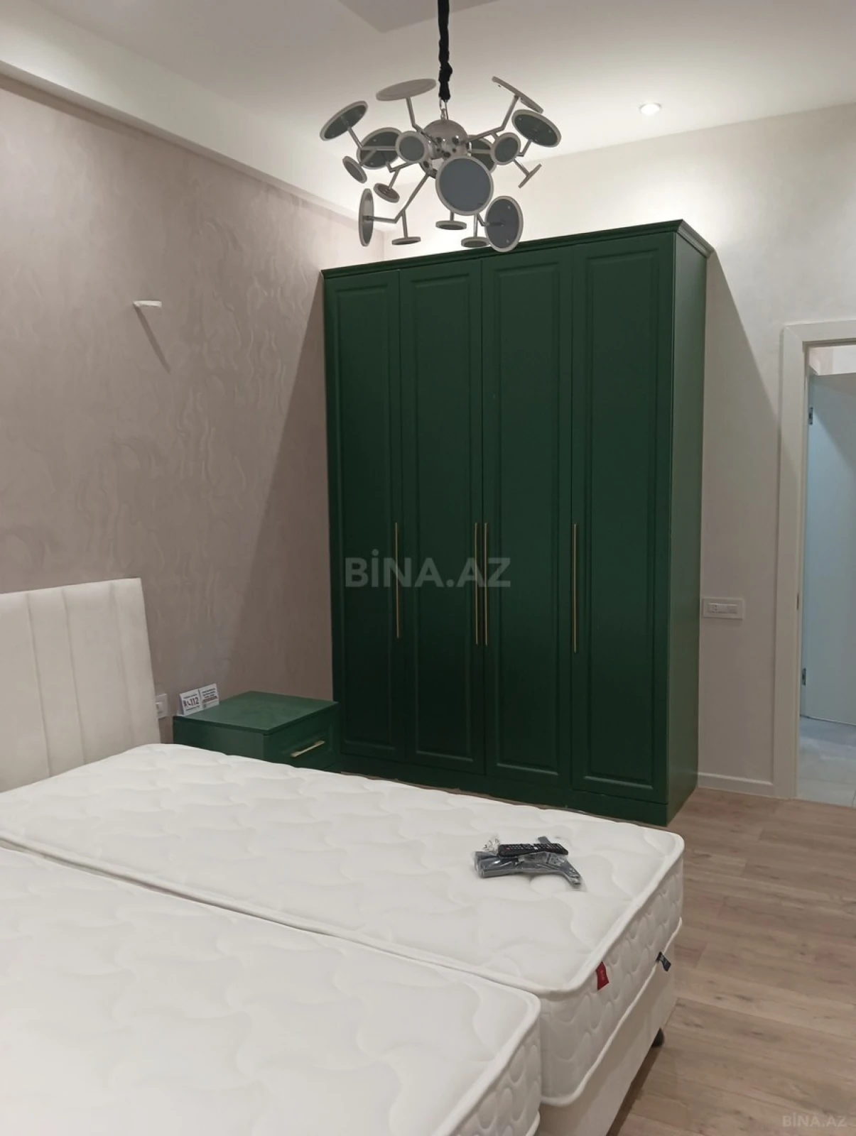 Satılır 2 otaqlı mənzil 83 m²