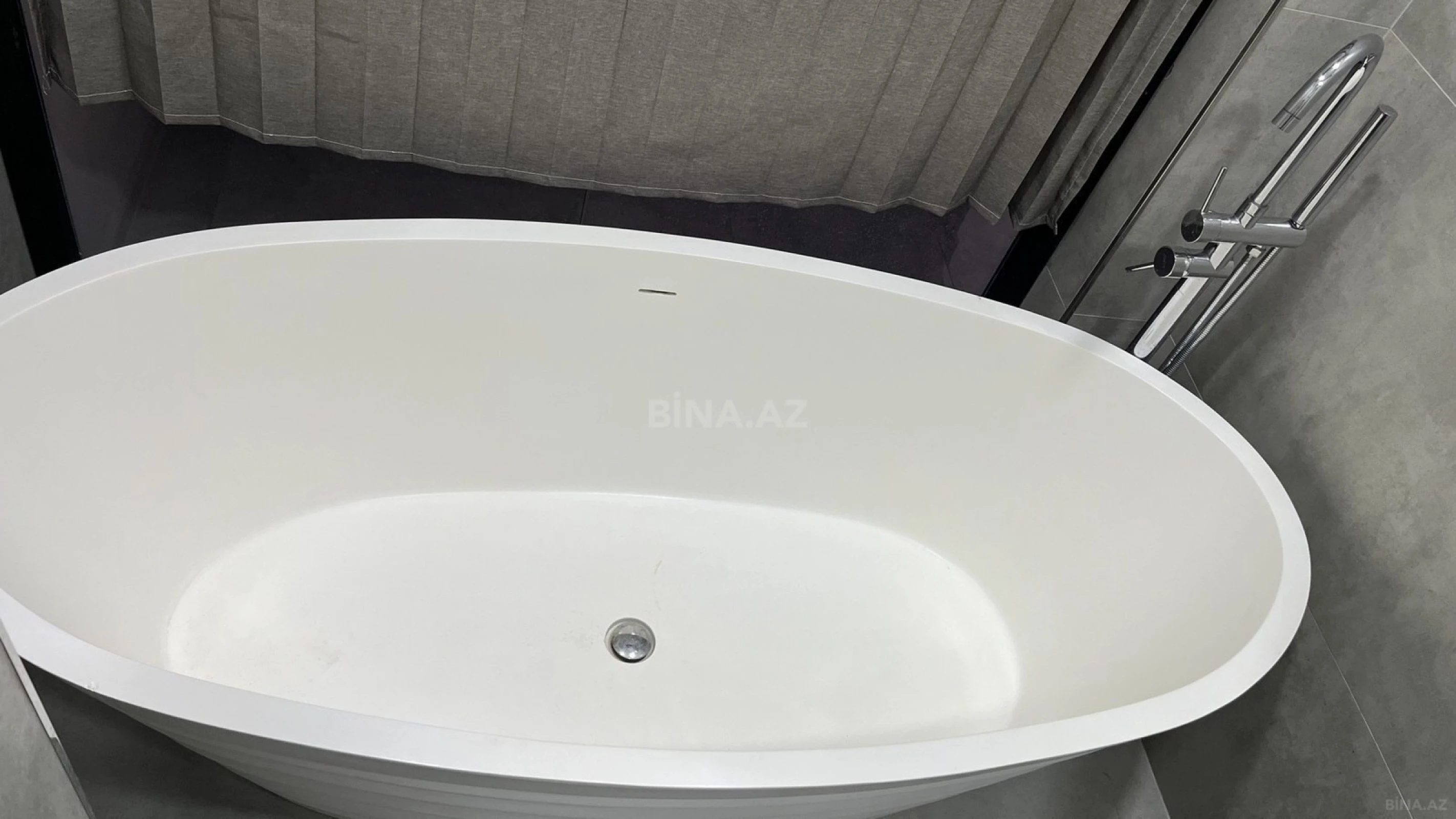 Satılır 2 otaqlı mənzil 103 m²