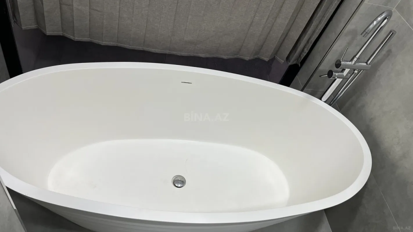 Satılır 2 otaqlı mənzil 103 m²