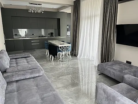 Satılır 2 otaqlı mənzil 103 m²
