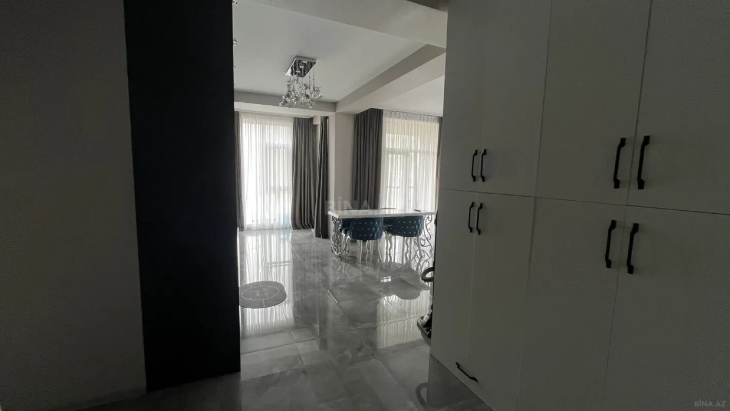 Satılır 2 otaqlı mənzil 103 m²