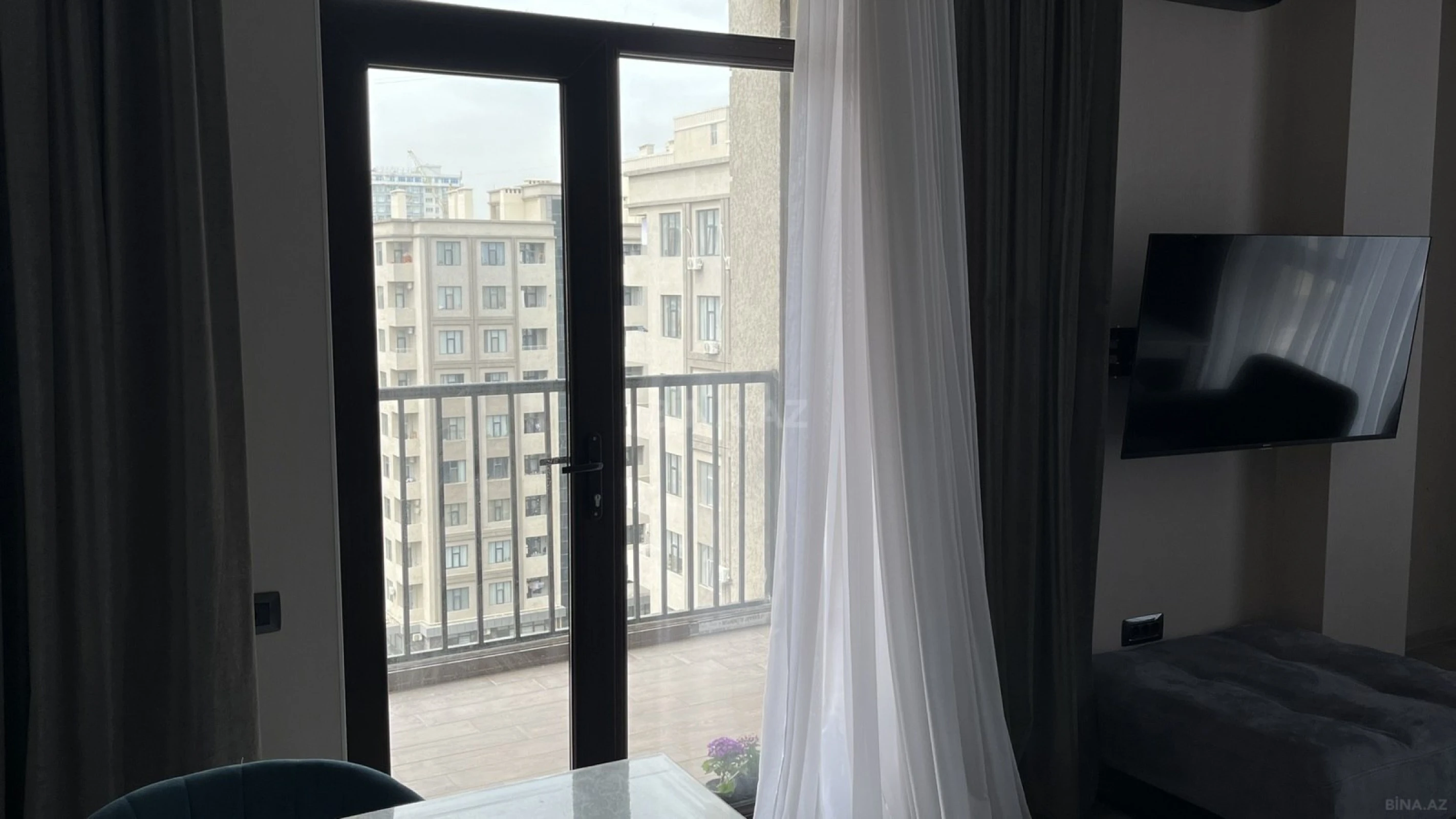 Satılır 2 otaqlı mənzil 103 m²