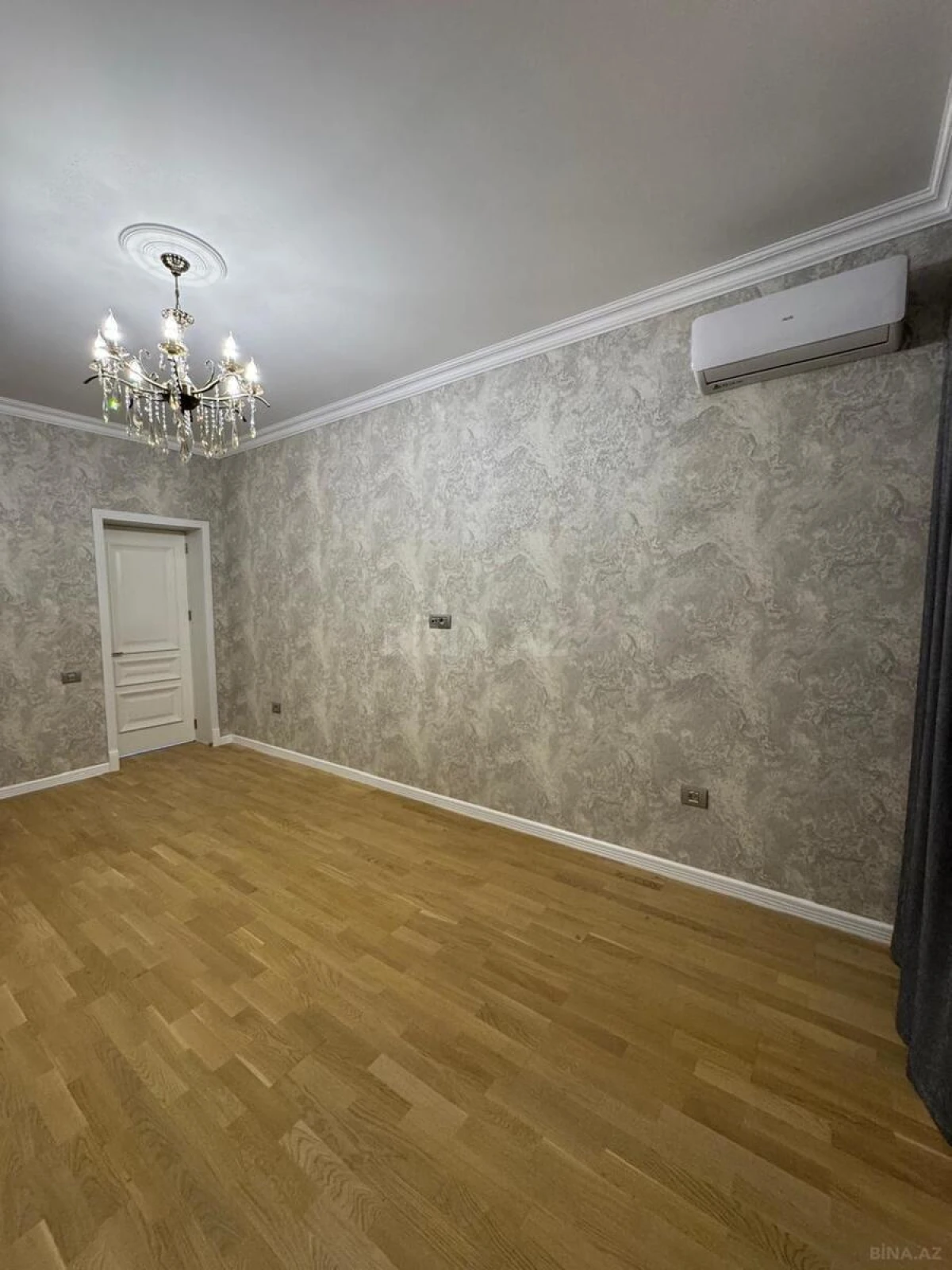 Satılır 3 otaqlı mənzil 104 m²