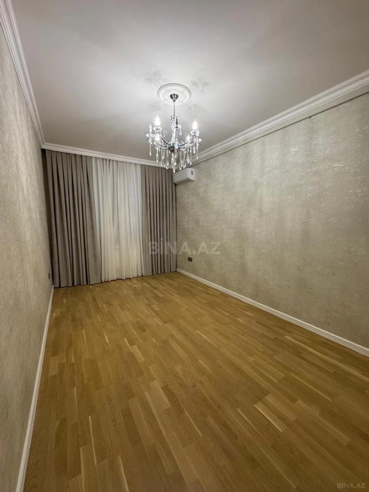 Satılır 3 otaqlı mənzil 104 m²