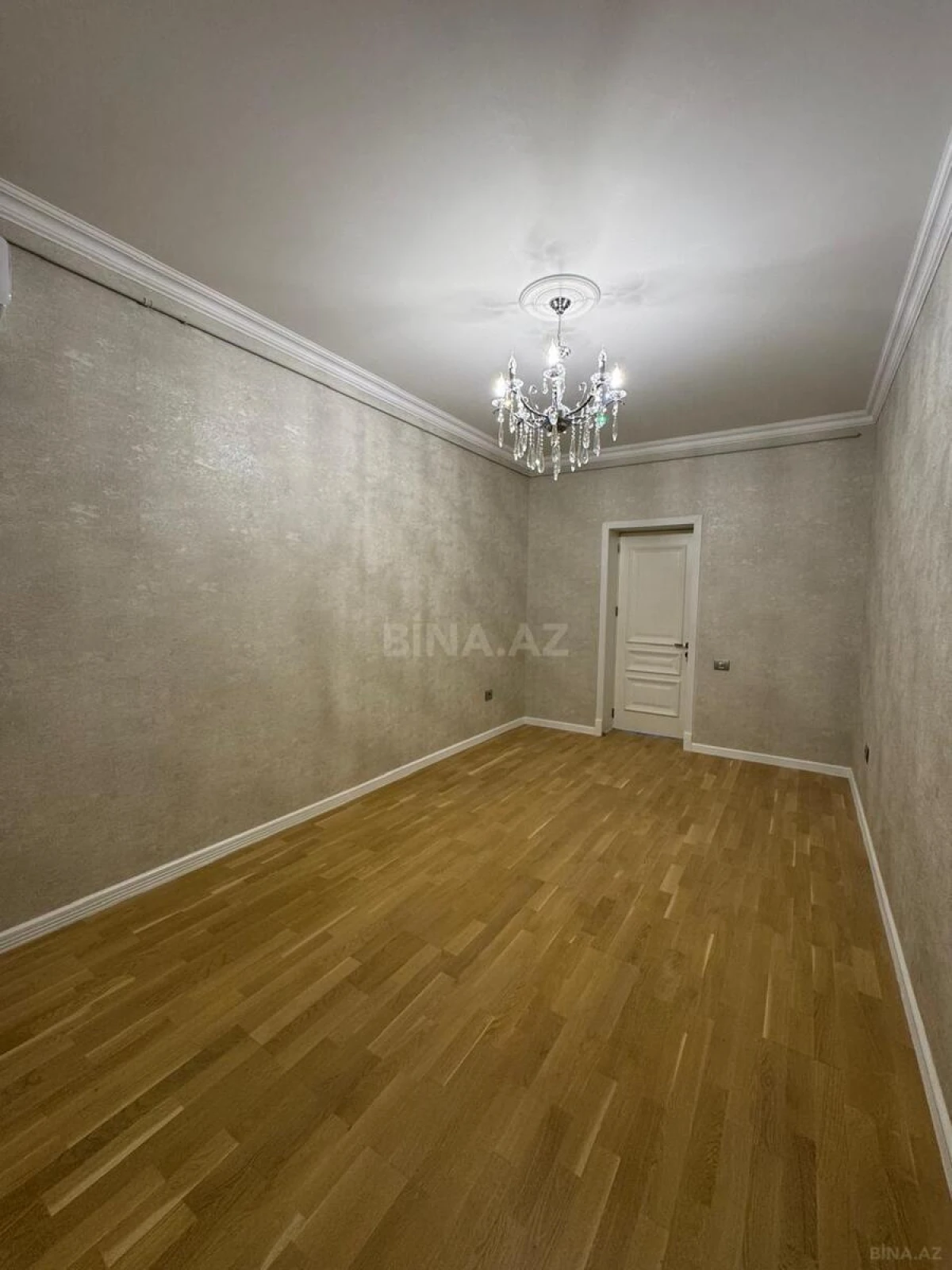 Satılır 3 otaqlı mənzil 104 m²