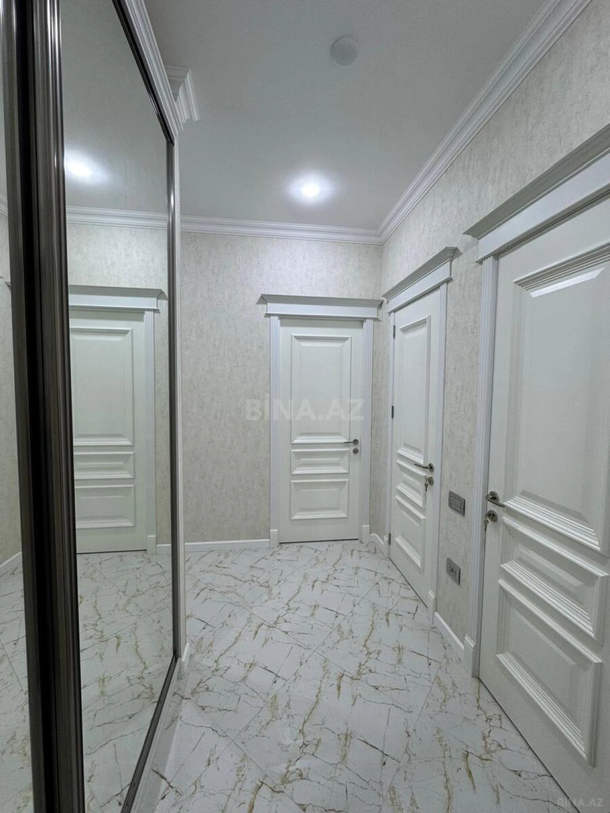 Satılır 3 otaqlı mənzil 104 m²