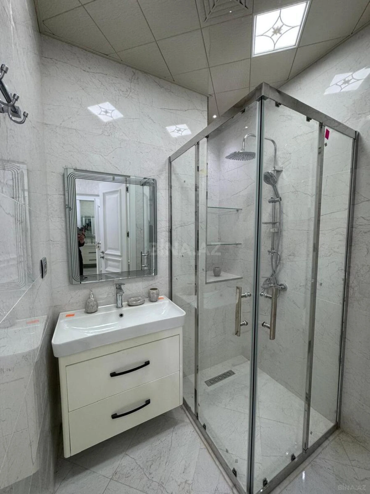 Satılır 3 otaqlı mənzil 104 m²