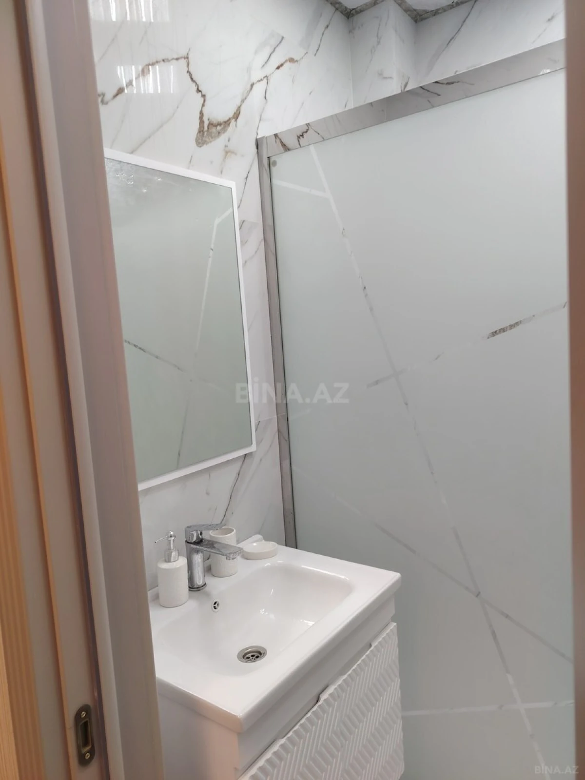 Kirayə verilir 2 otaqlı mənzil 68 m²