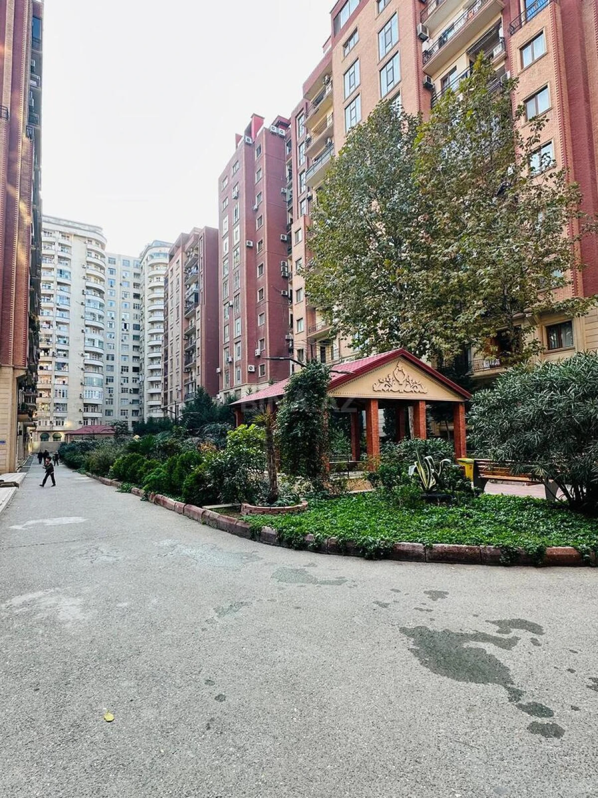 Satılır obyekt 160 m²
