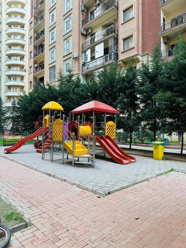 Satılır obyekt 160 m²