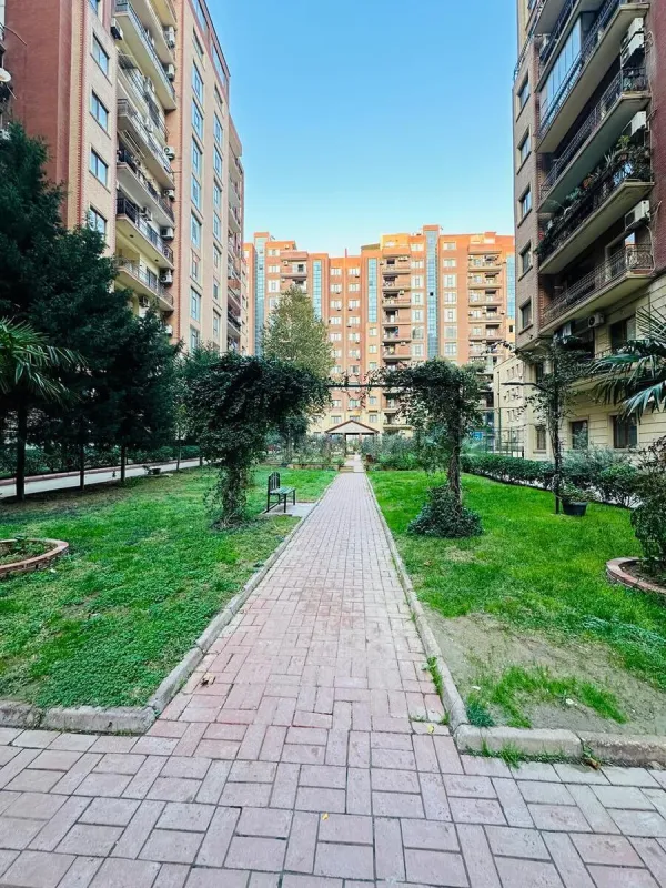 Satılır obyekt 160 m²