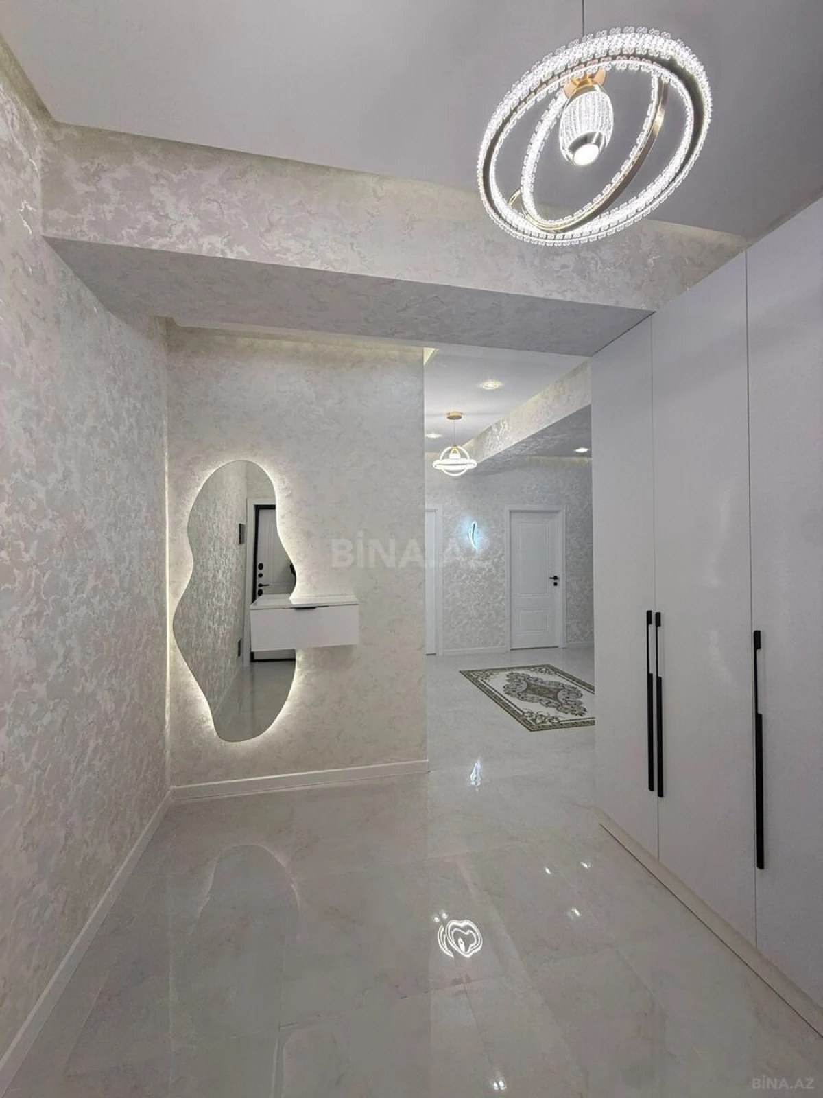 Satılır 3 otaqlı mənzil 126 m²