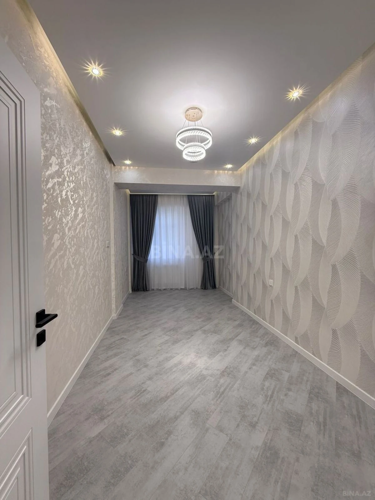 Satılır 3 otaqlı mənzil 126 m²