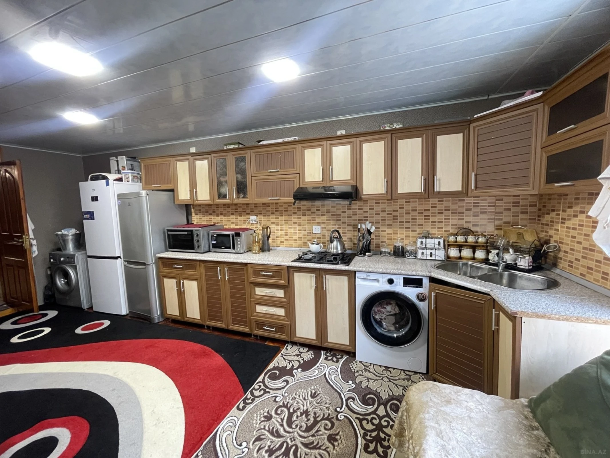 Satılır 5 otaqlı həyət evi 280 m²