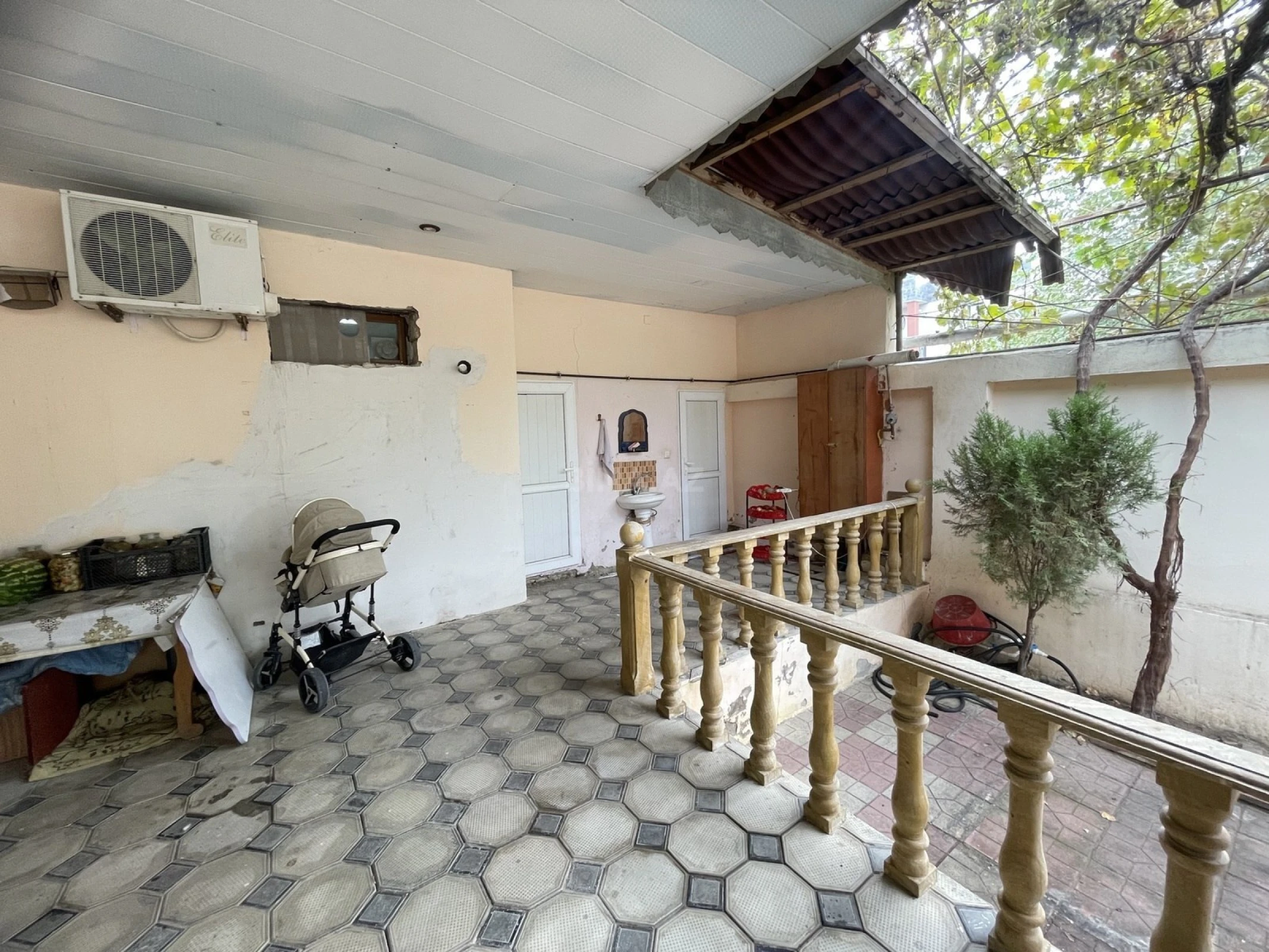 Satılır 5 otaqlı həyət evi 280 m²