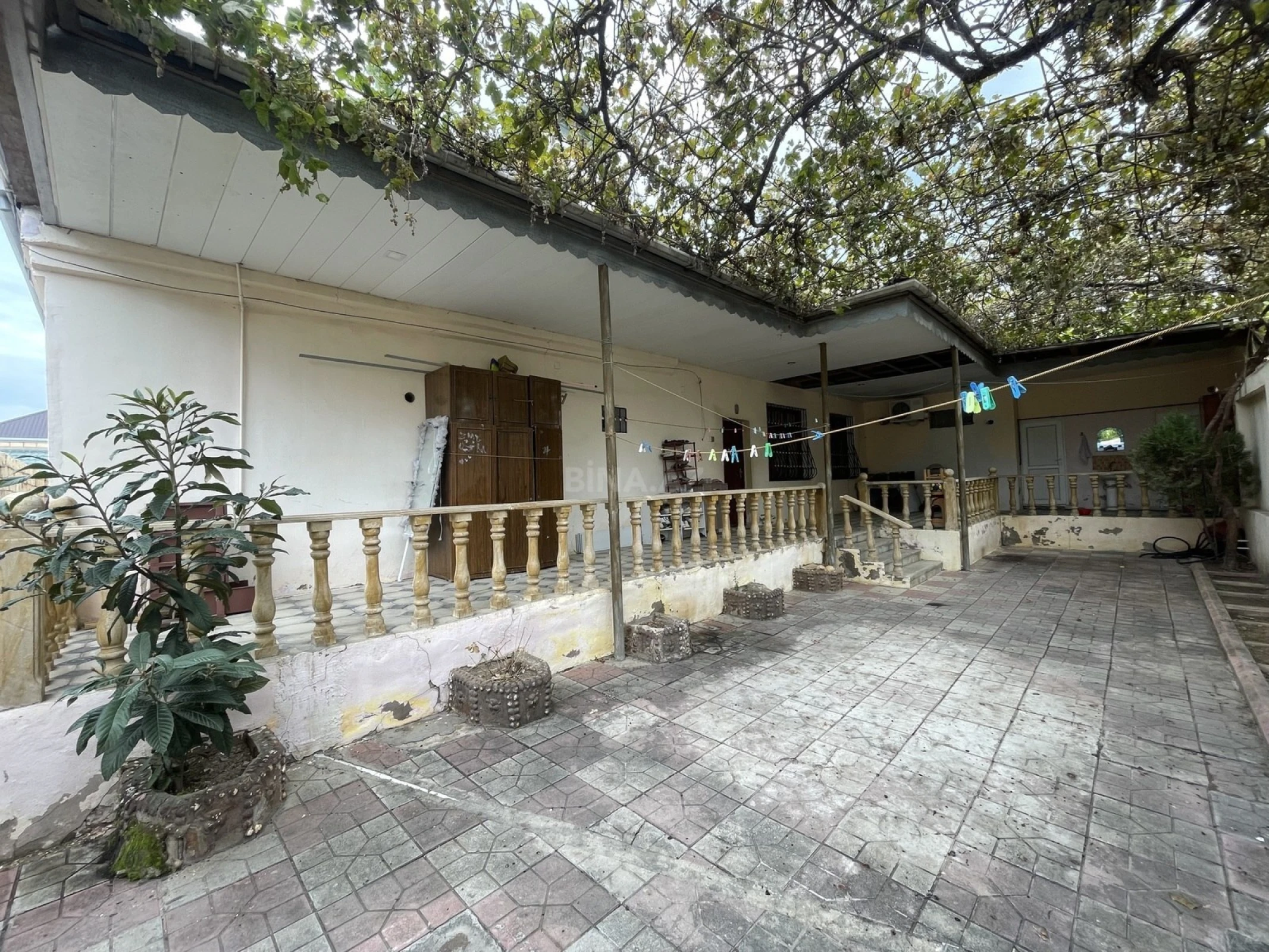 Satılır 5 otaqlı həyət evi 280 m²