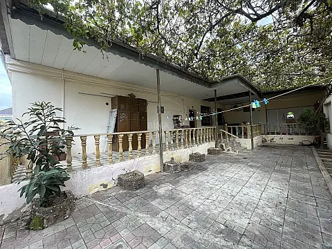 Satılır 5 otaqlı həyət evi 280 m²