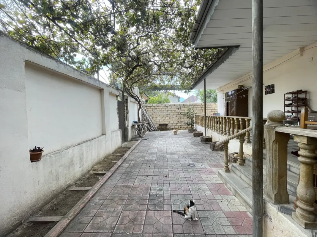 Satılır 5 otaqlı həyət evi 280 m²