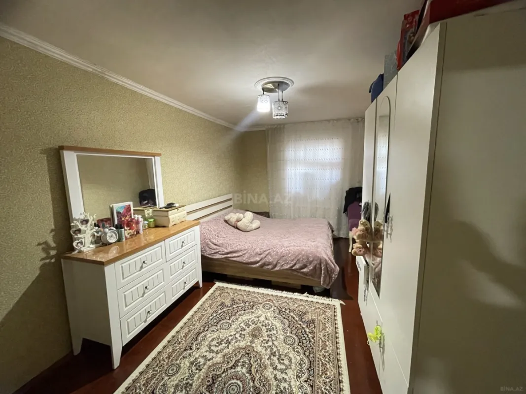 Satılır 5 otaqlı həyət evi 280 m²