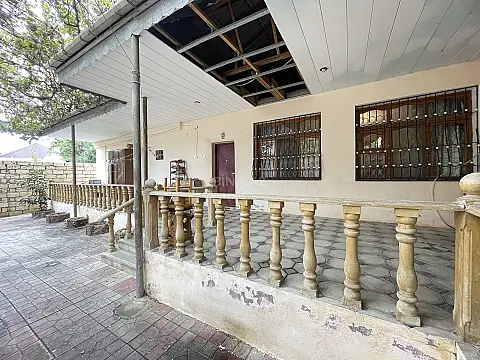 Satılır 5 otaqlı həyət evi 280 m²