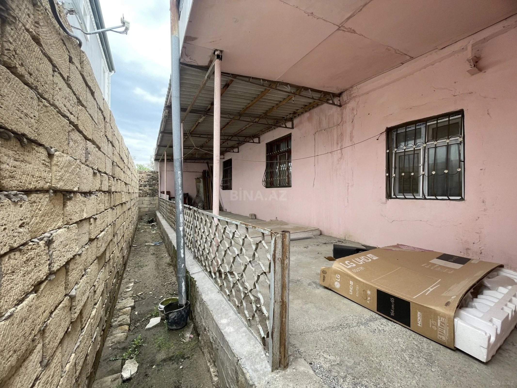 Satılır 5 otaqlı həyət evi 280 m²