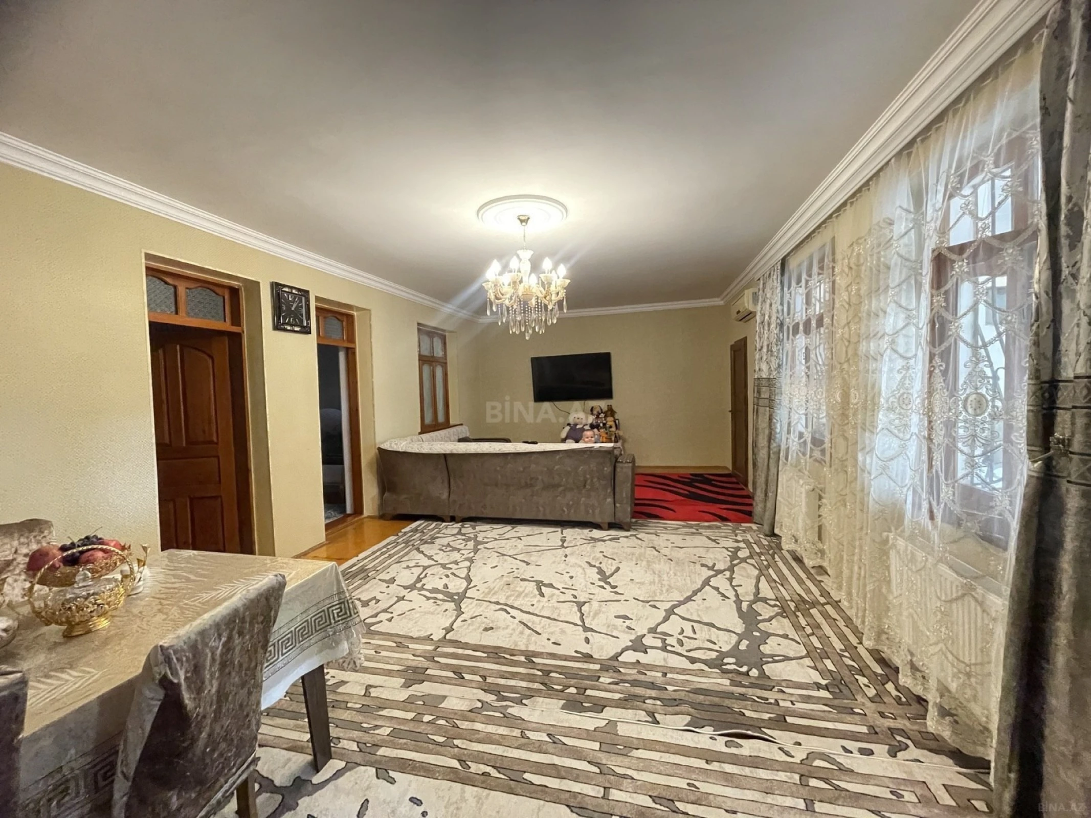 Satılır 5 otaqlı həyət evi 280 m²