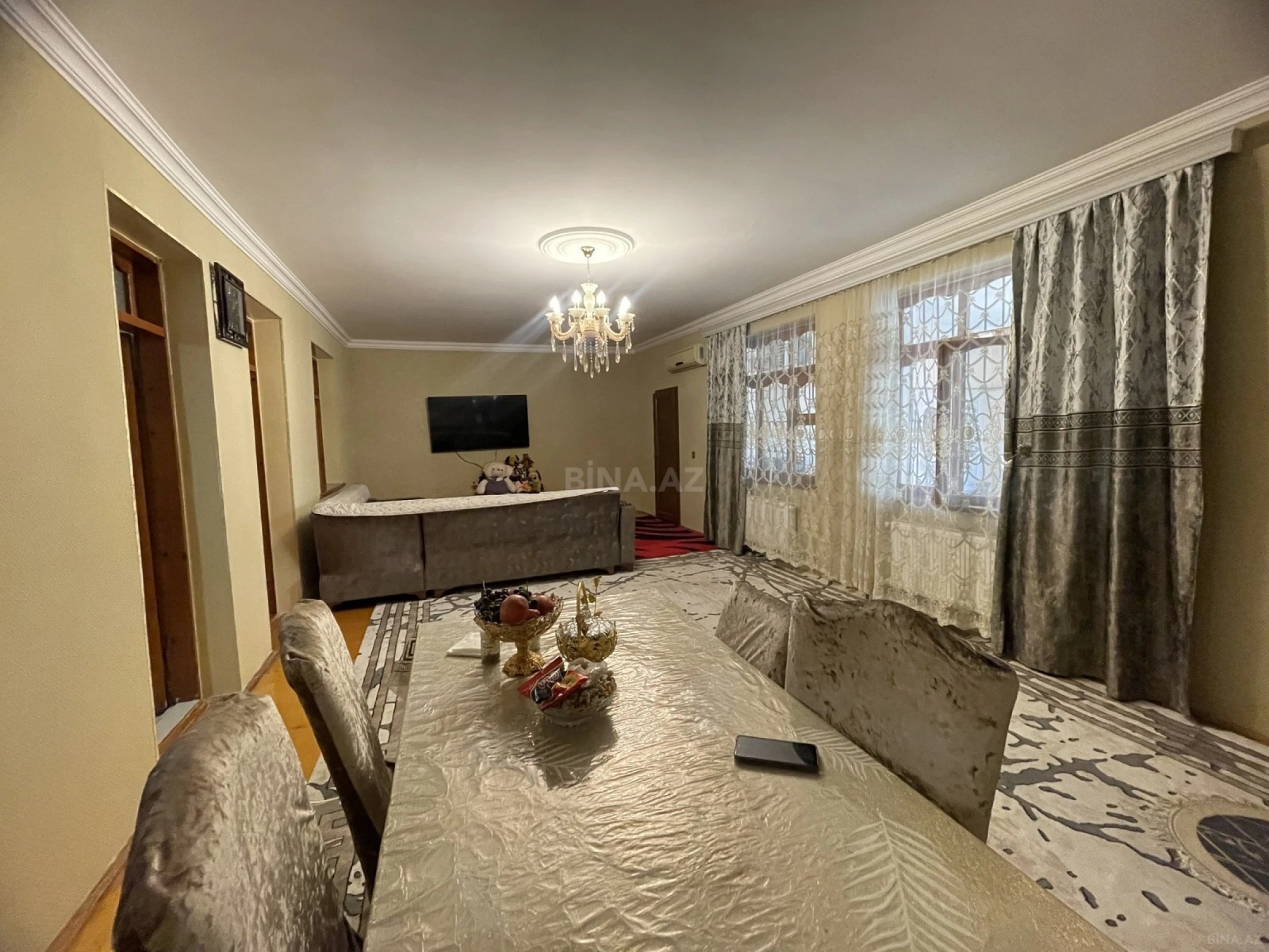 Satılır 5 otaqlı həyət evi 280 m²