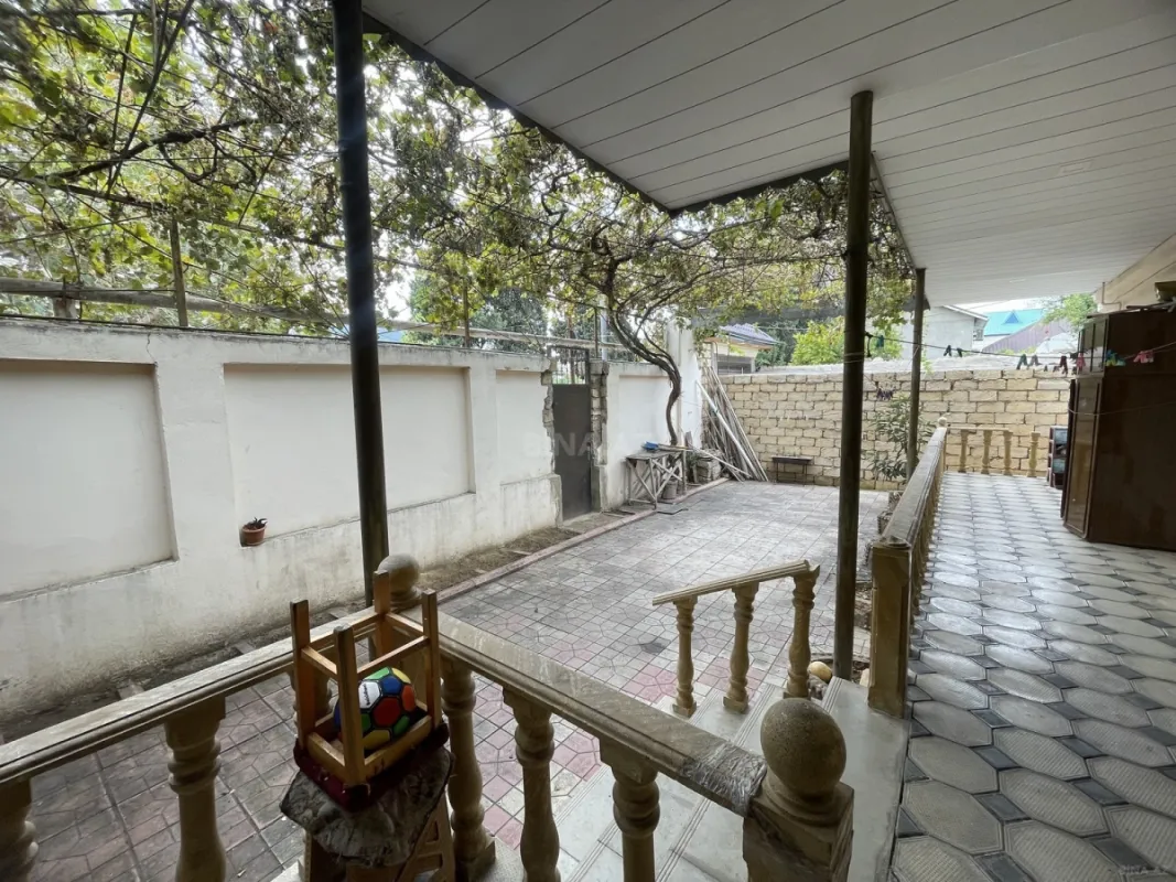 Satılır 5 otaqlı həyət evi 280 m²