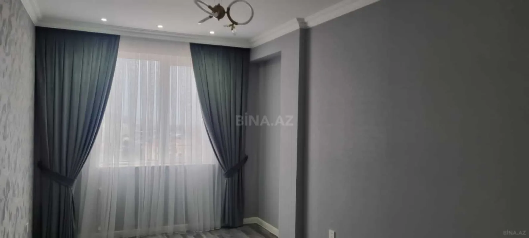 Satılır 3 otaqlı mənzil 130 m²