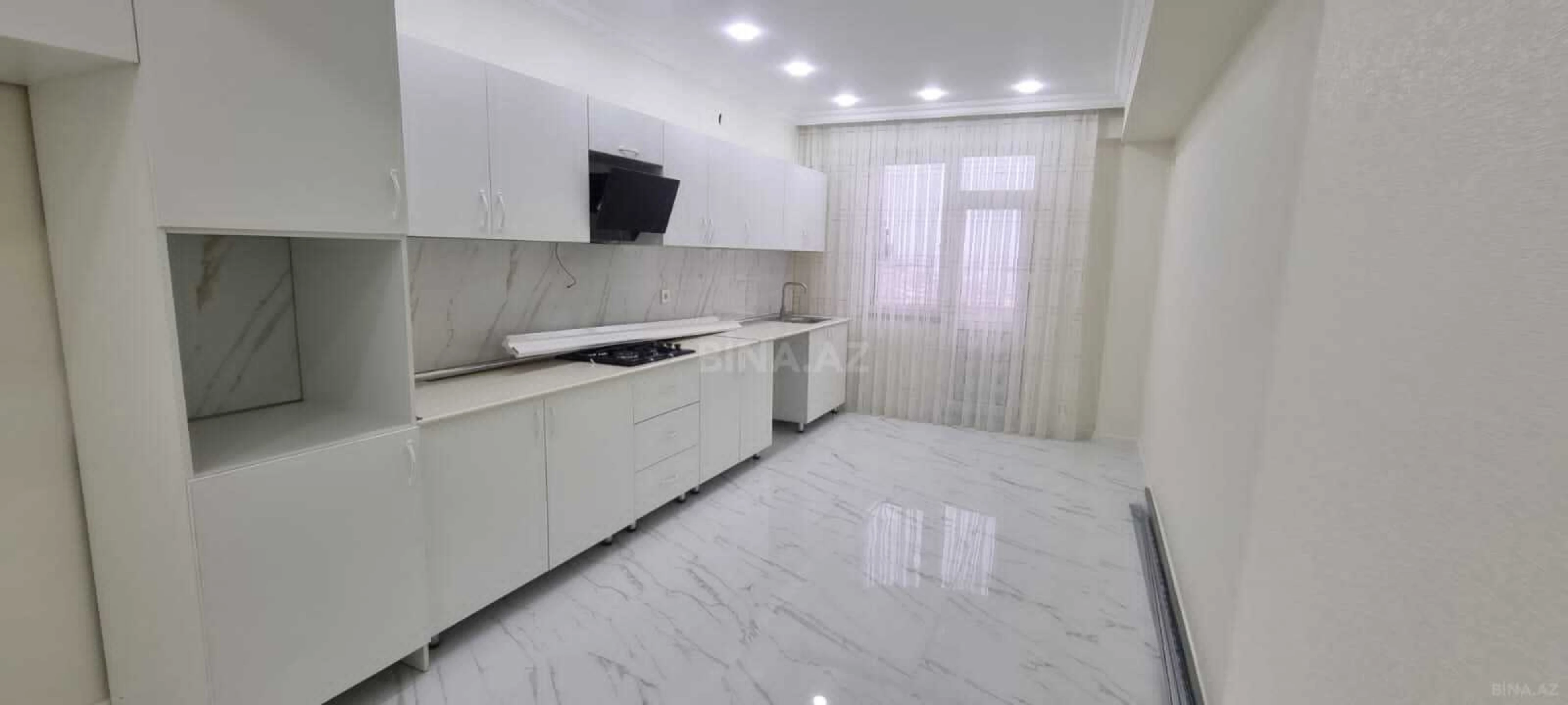 Satılır 3 otaqlı mənzil 130 m²