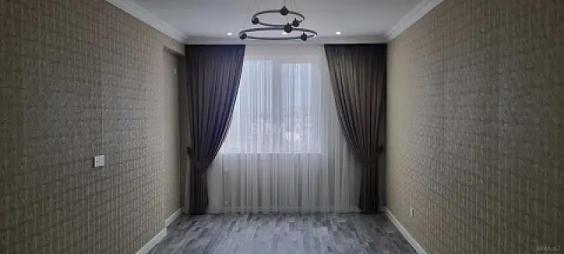 Satılır 3 otaqlı mənzil 130 m²